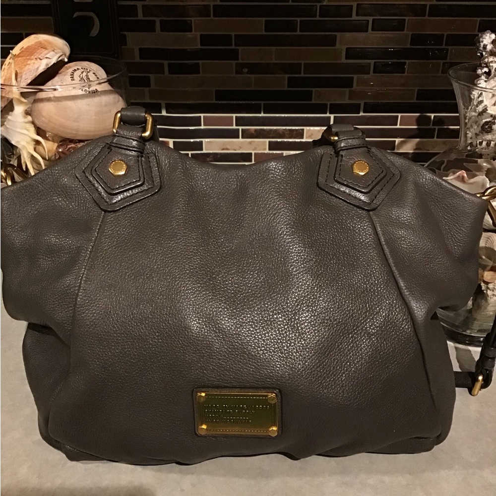 Marc by Marc Jacobs Classic Q Francesca dark grey pebbled leather hobo bag.